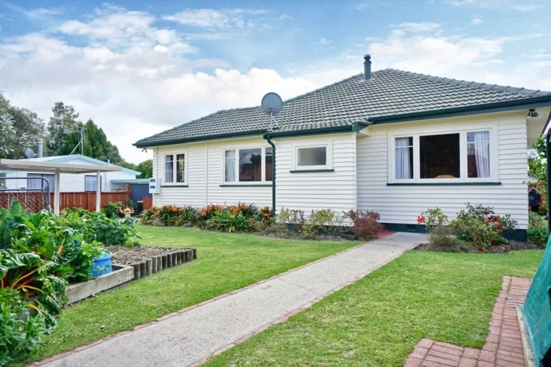  princess   front gate to door